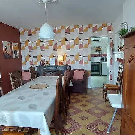 بيت للعطل La Maison Du Perrin *